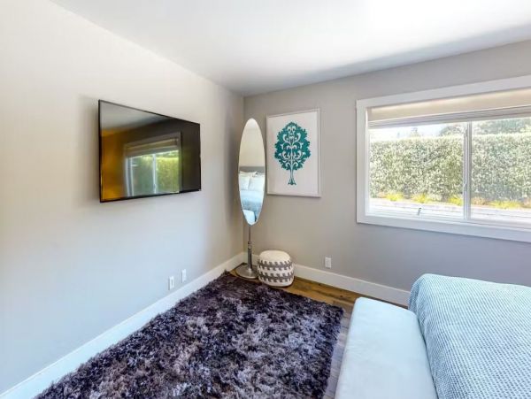 Modern 4 Bedroom Vacation Pool Home in Sonoma Sleeps 8