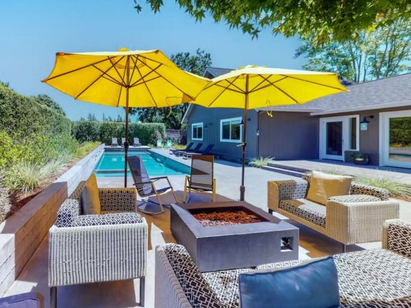 Modern 4 Bedroom Vacation Pool Home in Sonoma Sleeps 8