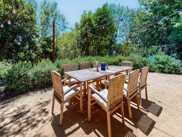 Modern 4 Bedroom Vacation Pool Home in Sonoma Sleeps 8