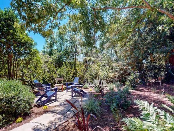 Modern 4 Bedroom Vacation Pool Home in Sonoma Sleeps 8