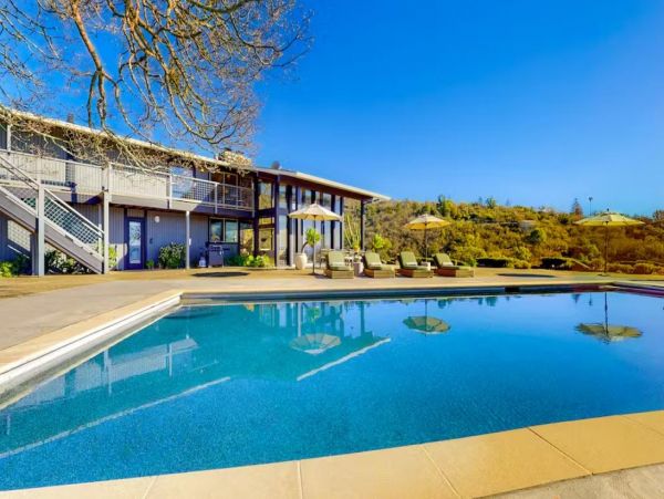 Luxury Vacation Estate in Sonoma with Pool & Hot Tub Sleeps 10
