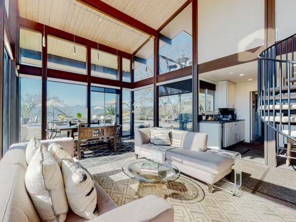 Luxury Vacation Estate in Sonoma with Pool & Hot Tub Sleeps 10