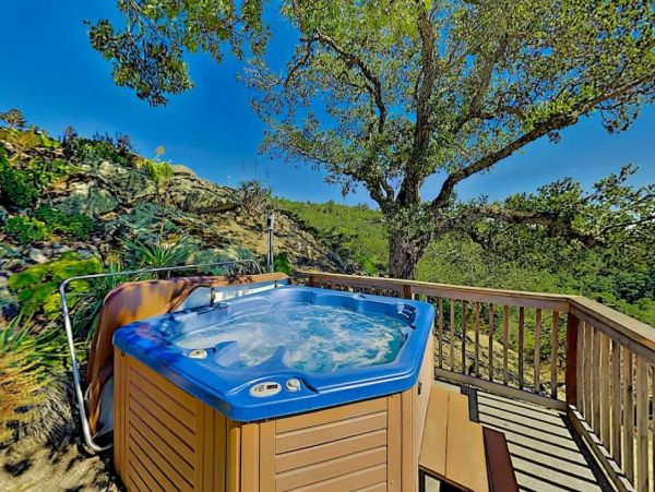 Luxury Vacation Estate in Sonoma with Pool & Hot Tub Sleeps 10