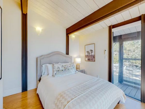 Luxury Vacation Estate in Sonoma with Pool & Hot Tub Sleeps 10