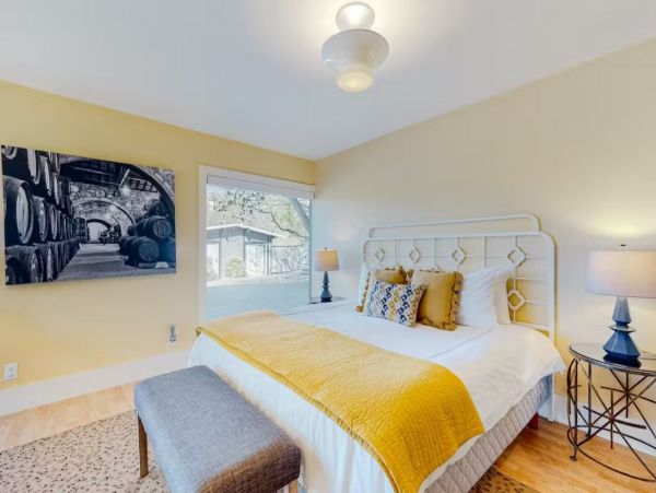 Luxury Vacation Estate in Sonoma with Pool & Hot Tub Sleeps 10