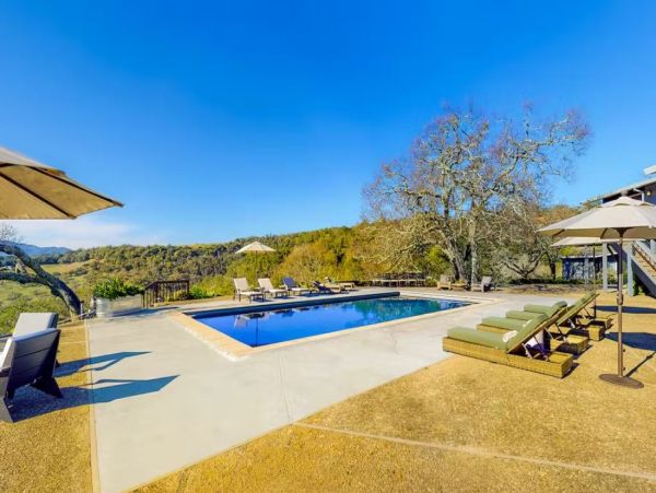 Luxury Vacation Estate in Sonoma with Pool & Hot Tub Sleeps 10