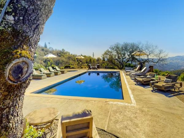 Luxury Vacation Estate in Sonoma with Pool & Hot Tub Sleeps 10