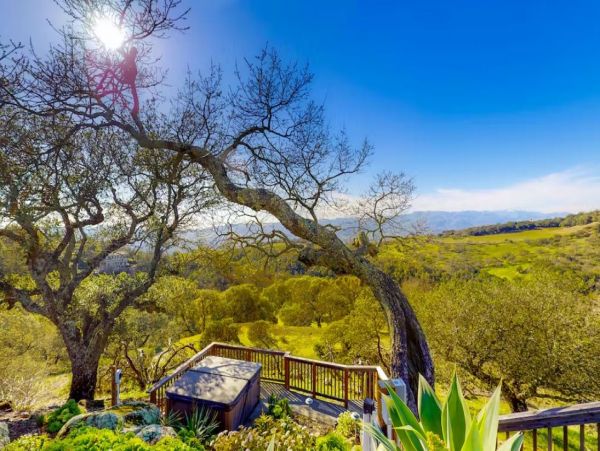 Luxury Vacation Estate in Sonoma with Pool & Hot Tub Sleeps 10