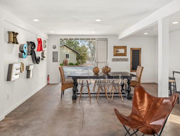 Exquisite Vacation Rental with Pool, Spa & Entertainment Barn