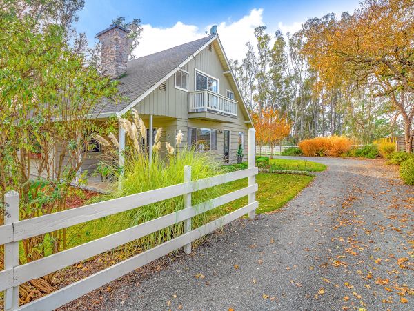 Exquisite Vacation Rental with Pool, Spa & Entertainment Barn