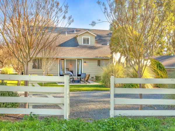 Exquisite Vacation Rental with Pool, Spa & Entertainment Barn