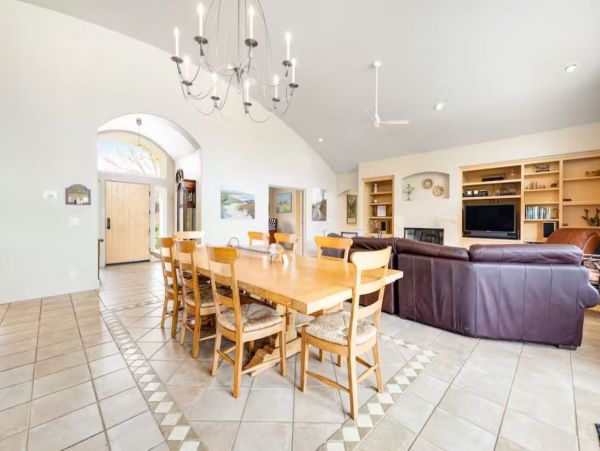 Beautiful Vineyard Vacation Estate in Kenwood with Pool & Hot Tub