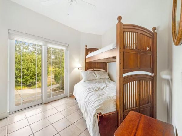 Beautiful Vineyard Vacation Estate in Kenwood with Pool & Hot Tub