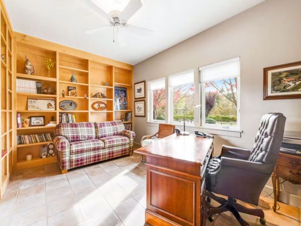 Beautiful Vineyard Vacation Estate in Kenwood with Pool & Hot Tub