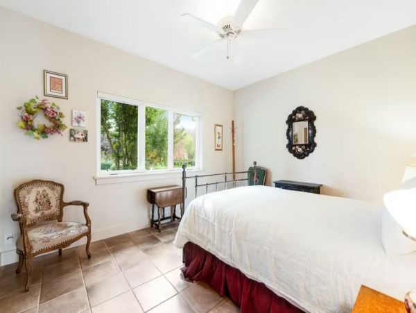 Beautiful Vineyard Vacation Estate in Kenwood with Pool & Hot Tub