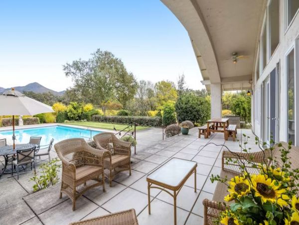 Beautiful Vineyard Vacation Estate in Kenwood with Pool & Hot Tub