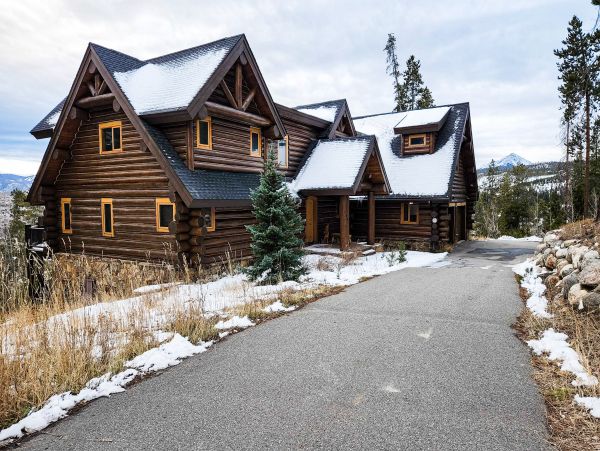 Mountain Cabin with 6 Bedrooms Sleeps 18 Guests