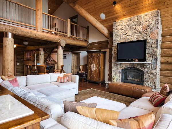 Mountain Cabin with 6 Bedrooms Sleeps 18 Guests