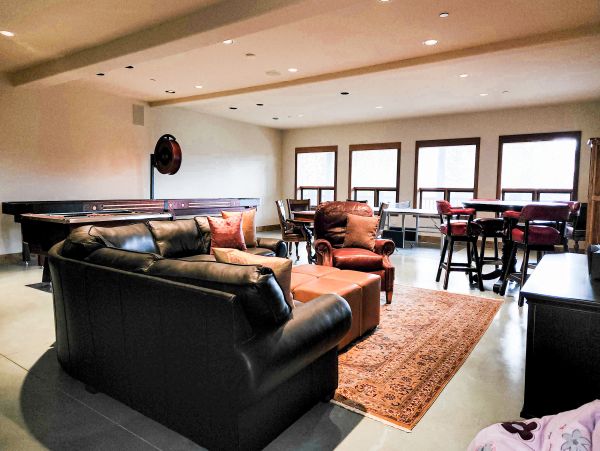 Mountain Cabin with 6 Bedrooms Sleeps 18 Guests