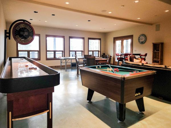 Mountain Cabin with 6 Bedrooms Sleeps 18 Guests