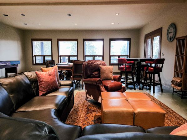 Mountain Cabin with 6 Bedrooms Sleeps 18 Guests