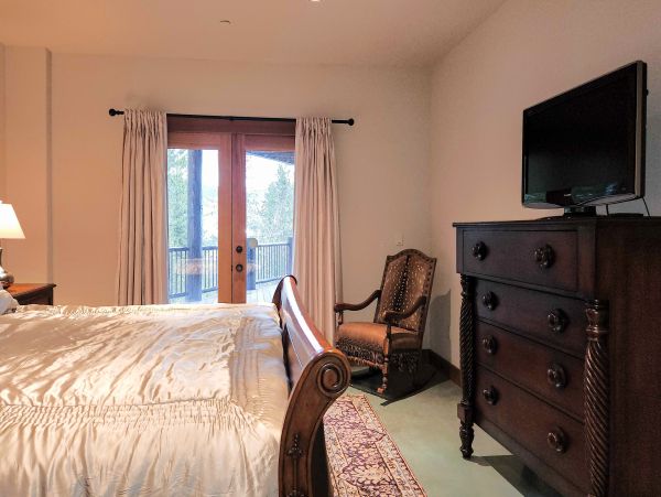 Mountain Cabin with 6 Bedrooms Sleeps 18 Guests