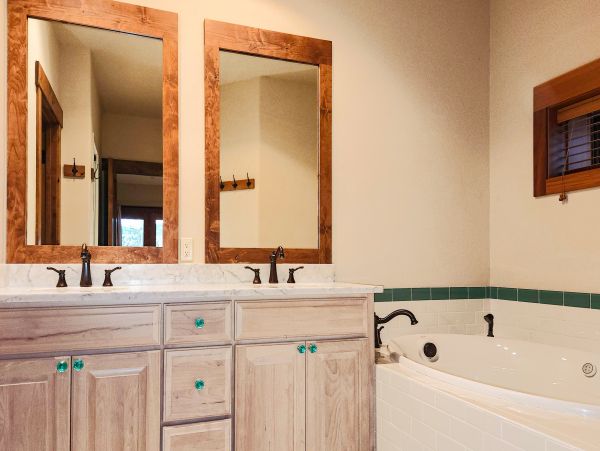 Mountain Cabin with 6 Bedrooms Sleeps 18 Guests