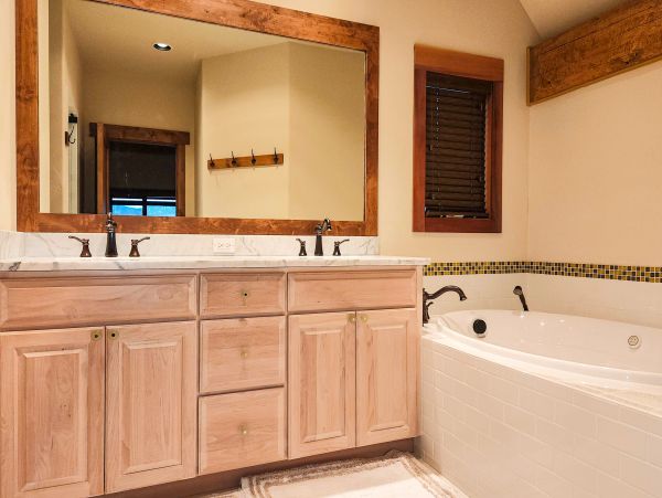 Mountain Cabin with 6 Bedrooms Sleeps 18 Guests