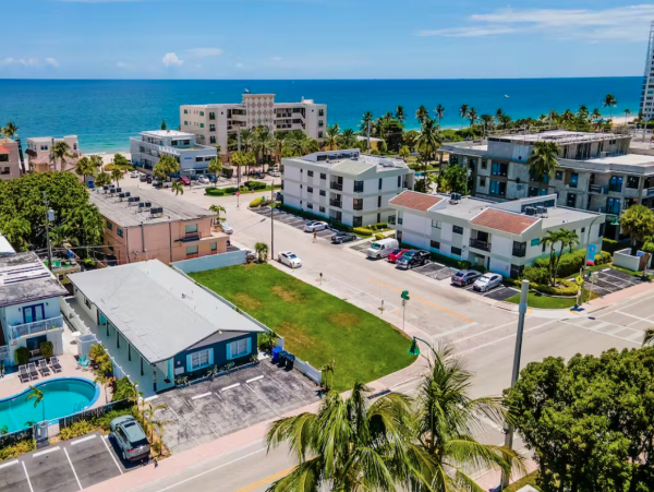 Two Bedroom  One Block to Beach in Fort Lauderdale - Dog Friendly