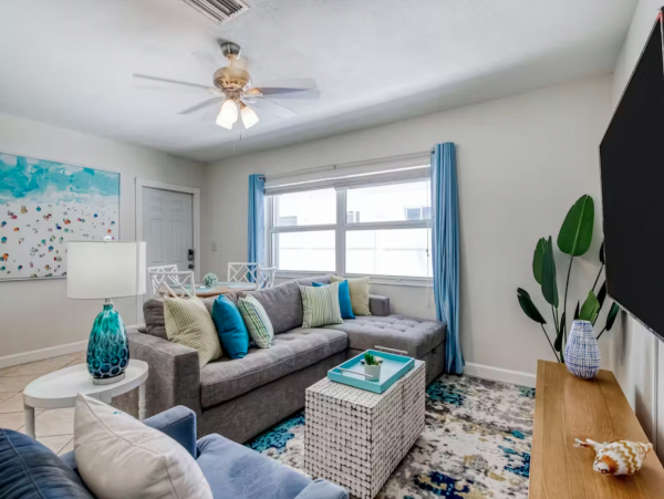 Two Bedroom  One Block to Beach in Fort Lauderdale - Dog Friendly