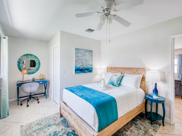 Two Bedroom  One Block to Beach in Fort Lauderdale - Dog Friendly