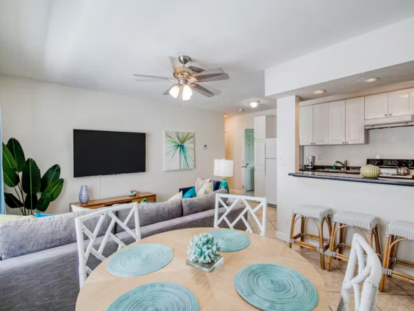 Two Bedroom  One Block to Beach in Fort Lauderdale - Dog Friendly