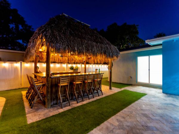 Gorgeous 5 Bedroom Vacation Home in Fort Lauderdale with Pool
