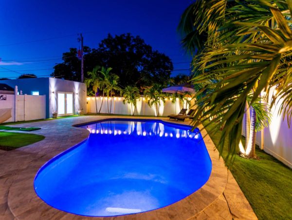 Gorgeous 5 Bedroom Vacation Home in Fort Lauderdale with Pool