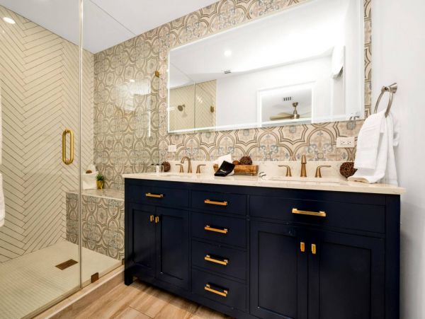 Gorgeous 5 Bedroom Vacation Home in Fort Lauderdale with Pool