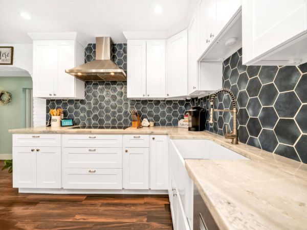 Gorgeous 5 Bedroom Vacation Home in Fort Lauderdale with Pool