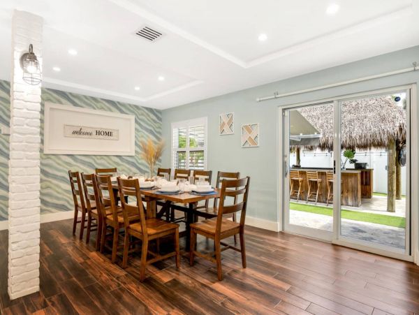 Gorgeous 5 Bedroom Vacation Home in Fort Lauderdale with Pool
