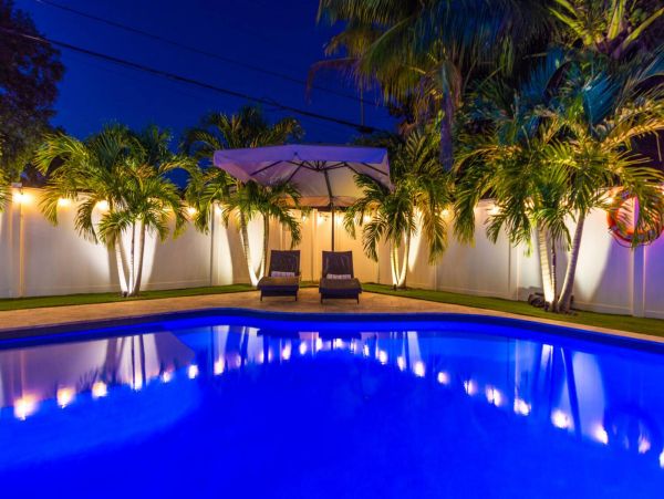 Gorgeous 5 Bedroom Vacation Home in Fort Lauderdale with Pool