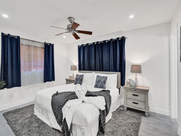 Dania Beach Charming Vacation Pool Home Sleeps 10
