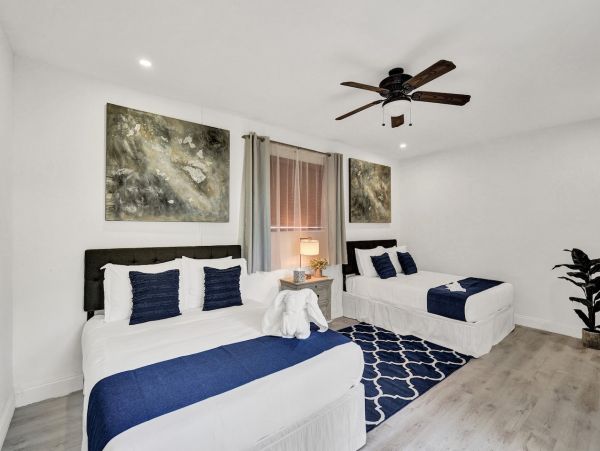 Dania Beach Charming Vacation Pool Home Sleeps 10