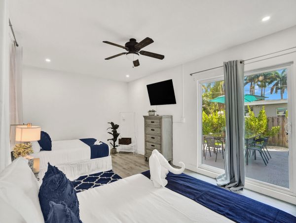 Dania Beach Charming Vacation Pool Home Sleeps 10