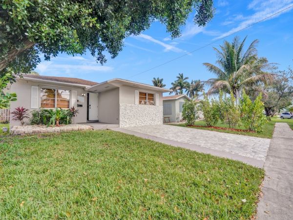 Dania Beach Charming Vacation Pool Home Sleeps 10