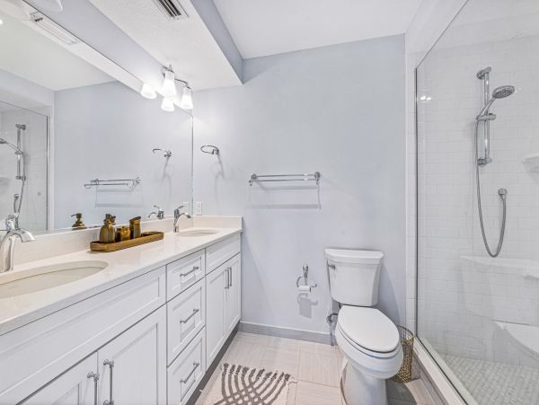 Anna Maria 3 Bedroom Vacation Pool Home Close to Beach
