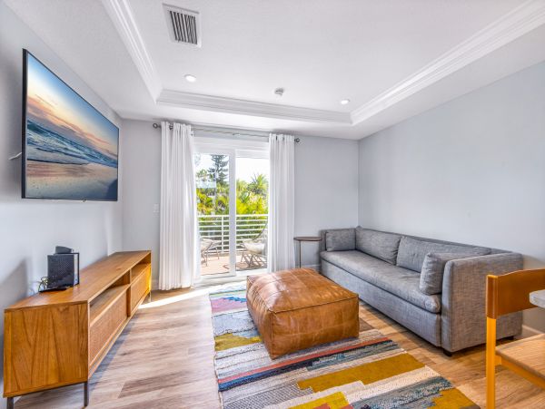 Anna Maria 3 Bedroom Vacation Pool Home Close to Beach