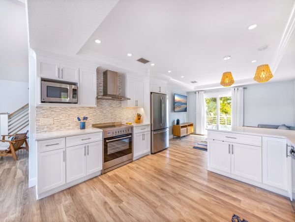 Anna Maria 3 Bedroom Vacation Pool Home Close to Beach