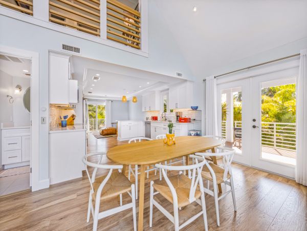 Anna Maria 3 Bedroom Vacation Pool Home Close to Beach
