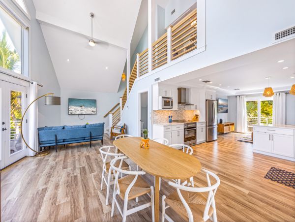 Anna Maria 3 Bedroom Vacation Pool Home Close to Beach