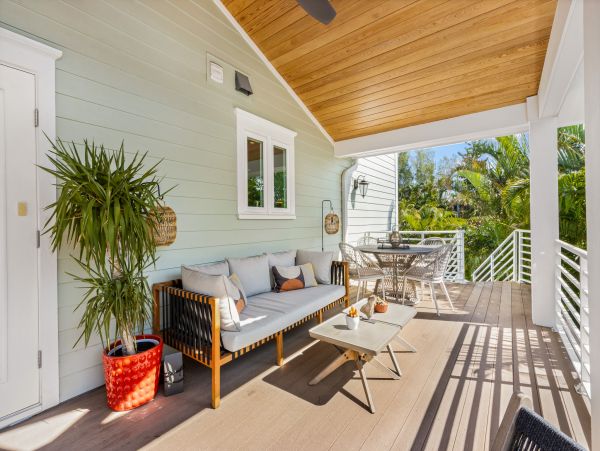 Anna Maria 3 Bedroom Vacation Pool Home Close to Beach