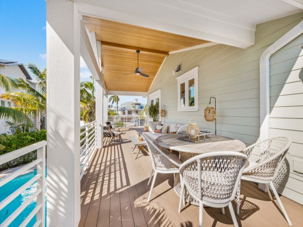 Anna Maria 3 Bedroom Vacation Pool Home Close to Beach