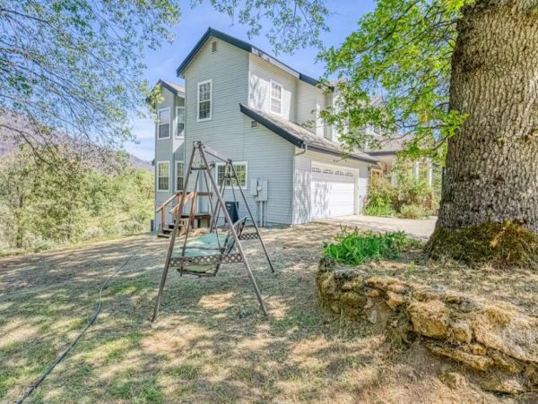 Peaceful Mountain Retreat 7 BR North Fork Vacation Home